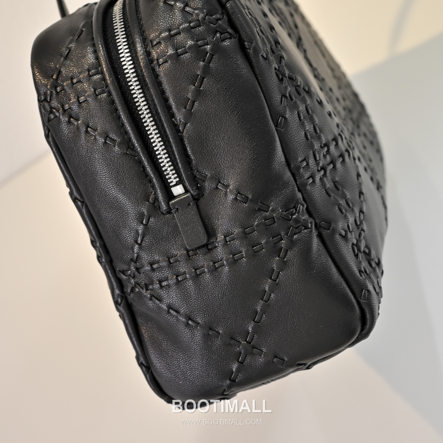 The Row Astra Calfskin Bowling Bag with Top Handle Detail 더로우 아스트라 카프스킨 탑핸들 보울링 숄더백 30cm 6