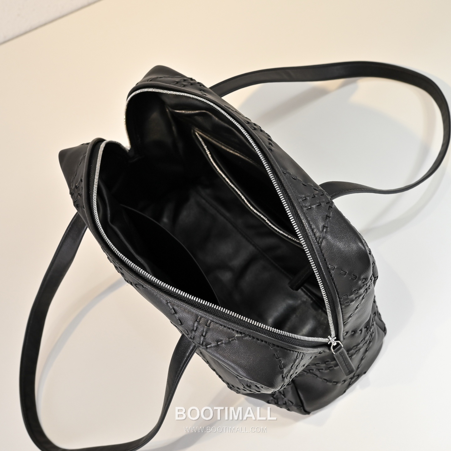 The Row Astra Calfskin Bowling Bag with Top Handle Detail 더로우 아스트라 카프스킨 탑핸들 보울링 숄더백 30cm 8