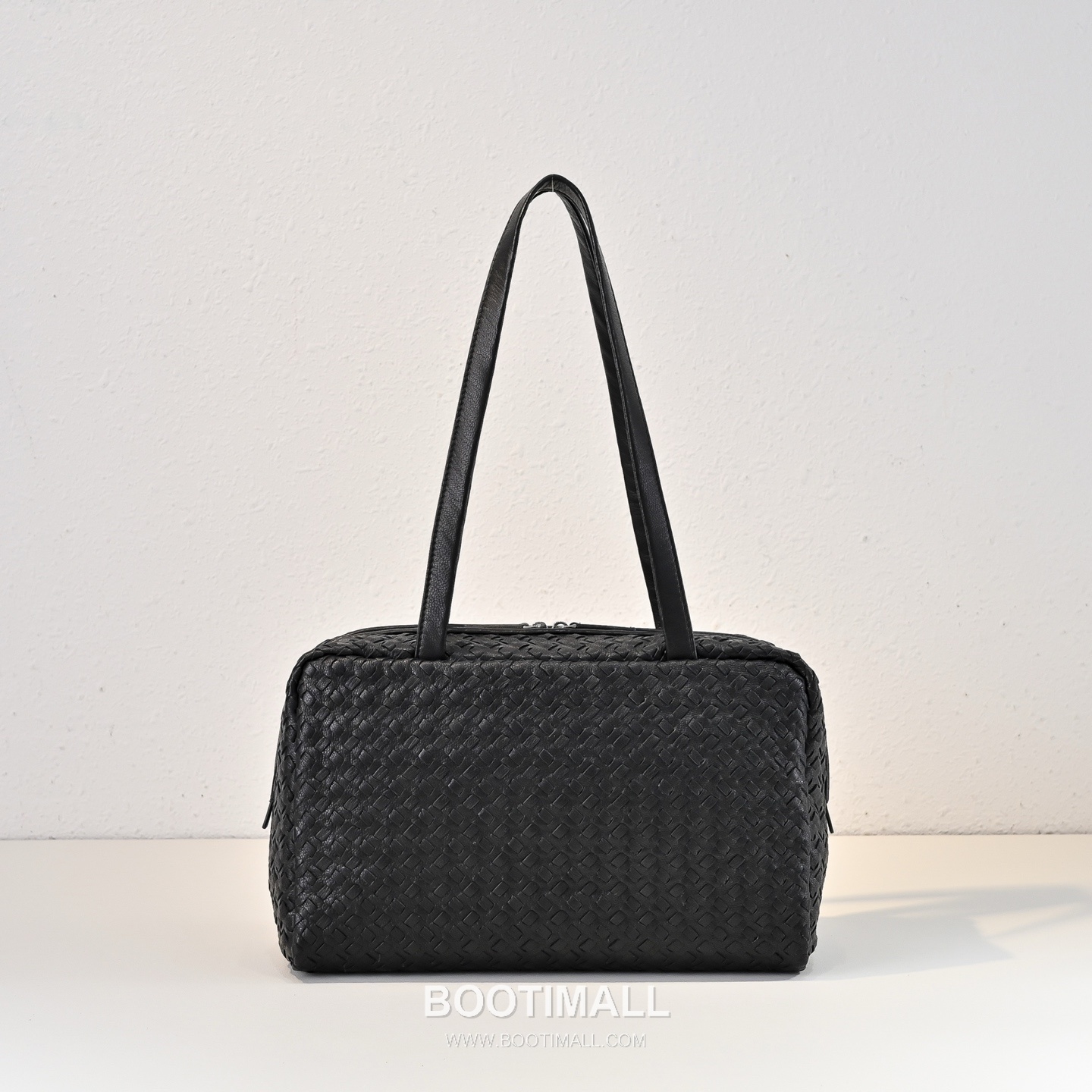 The Row Astra Calfskin Bowling Bag with Top Handle Detail 더로우 아스트라 카프스킨 탑핸들 보울링 숄더백 30cm 1