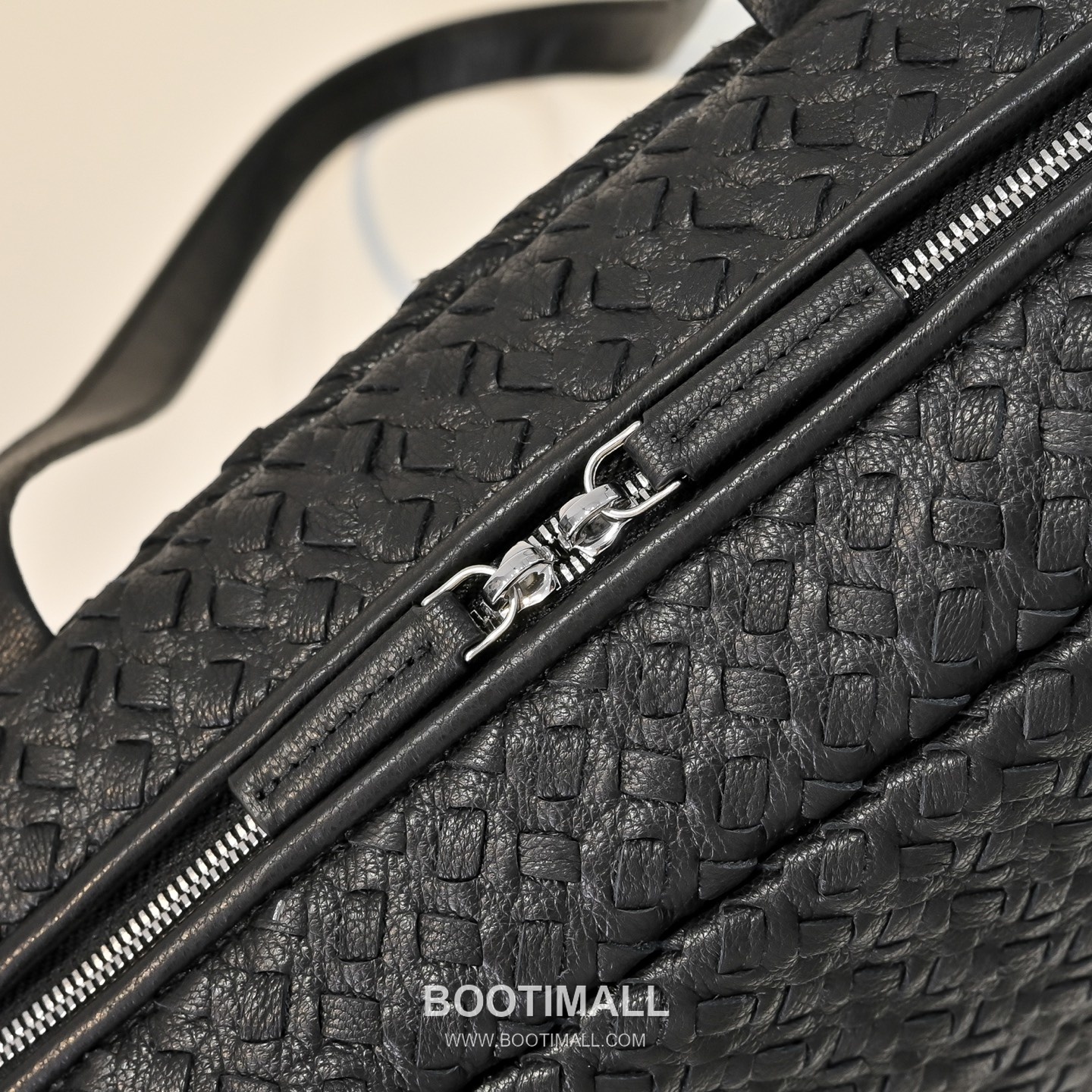 The Row Astra Calfskin Bowling Bag with Top Handle Detail 더로우 아스트라 카프스킨 탑핸들 보울링 숄더백 30cm 6