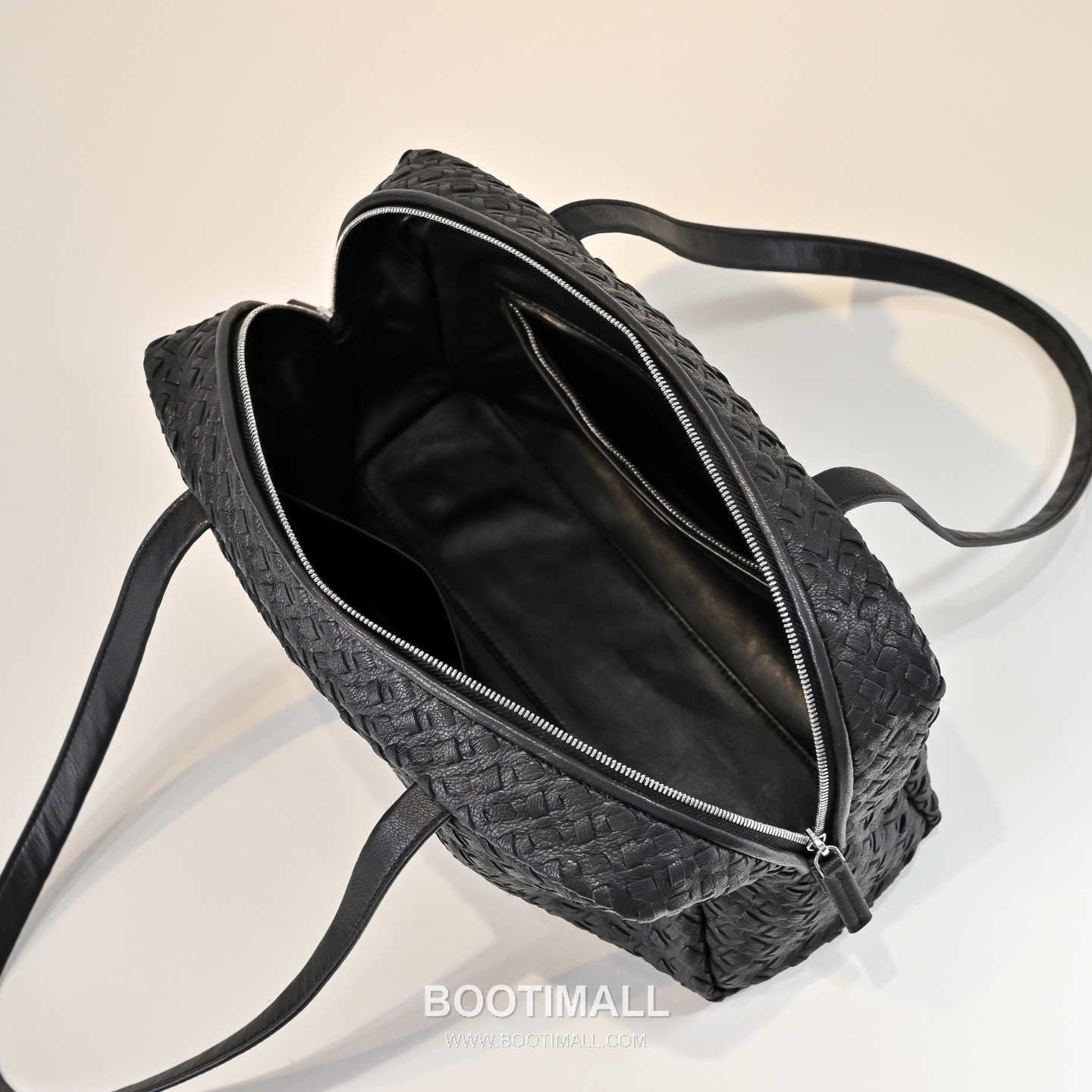 The Row Astra Calfskin Bowling Bag with Top Handle Detail 더로우 아스트라 카프스킨 탑핸들 보울링 숄더백 30cm 7