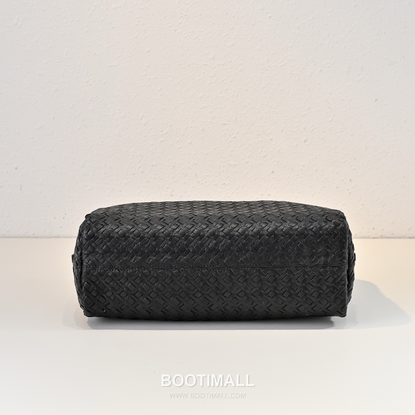 The Row Astra Calfskin Bowling Bag with Top Handle Detail 더로우 아스트라 카프스킨 탑핸들 보울링 숄더백 30cm 9