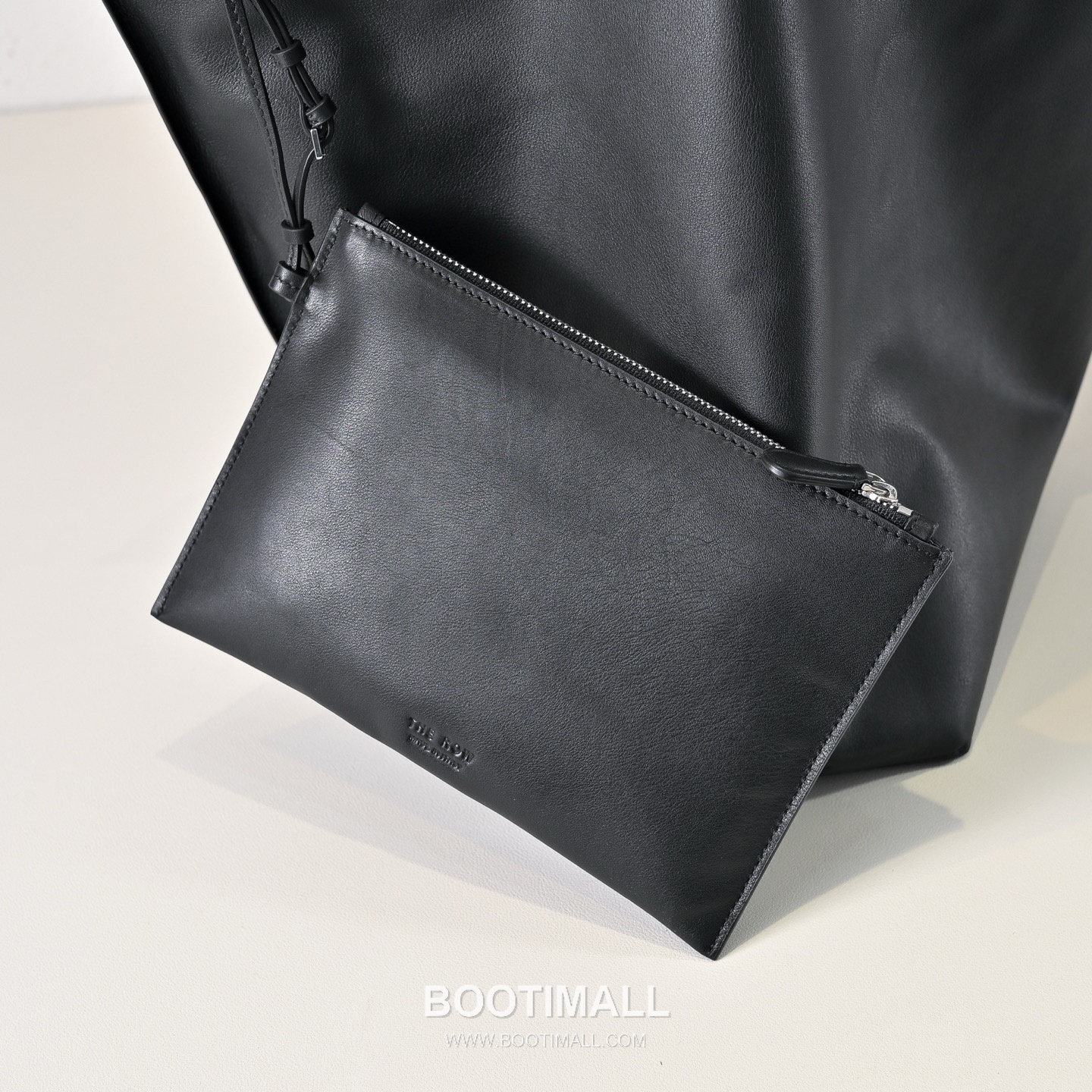 The Row Bindle Stitch Saddle Calfskin Hobo Bag with Seam Detail 더로우 바인들 스티치 새들 카프스킨 심 디테일 호보백 61cm 9