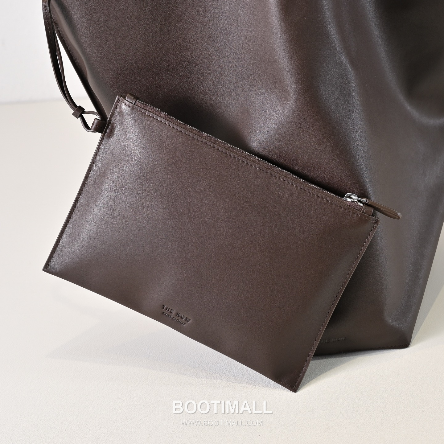 The Row Bindle Stitch Saddle Calfskin Hobo Bag with Seam Detail 더로우 바인들 스티치 새들 카프스킨 심 디테일 호보백 61cm 4