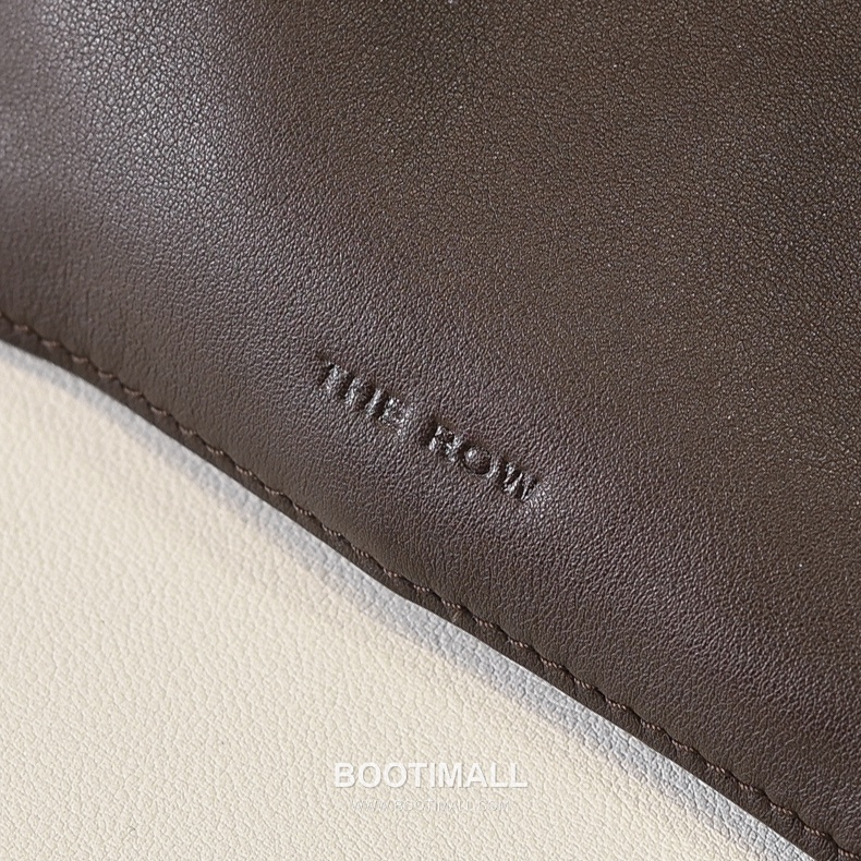 The Row Bindle Stitch Saddle Calfskin Hobo Bag with Seam Detail 더로우 바인들 스티치 새들 카프스킨 심 디테일 호보백 61cm 6