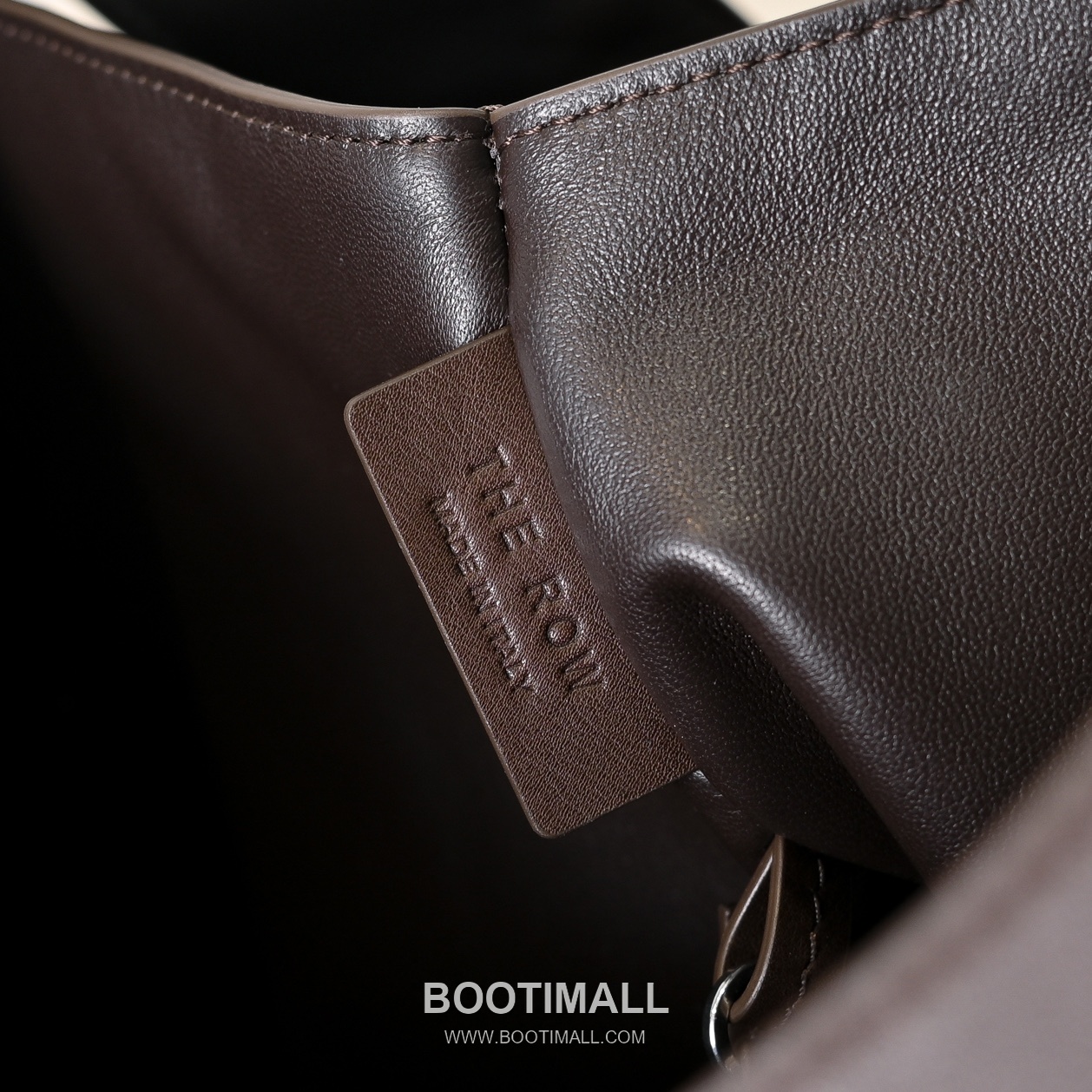 The Row Bindle Stitch Saddle Calfskin Hobo Bag with Seam Detail 더로우 바인들 스티치 새들 카프스킨 심 디테일 호보백 61cm 8