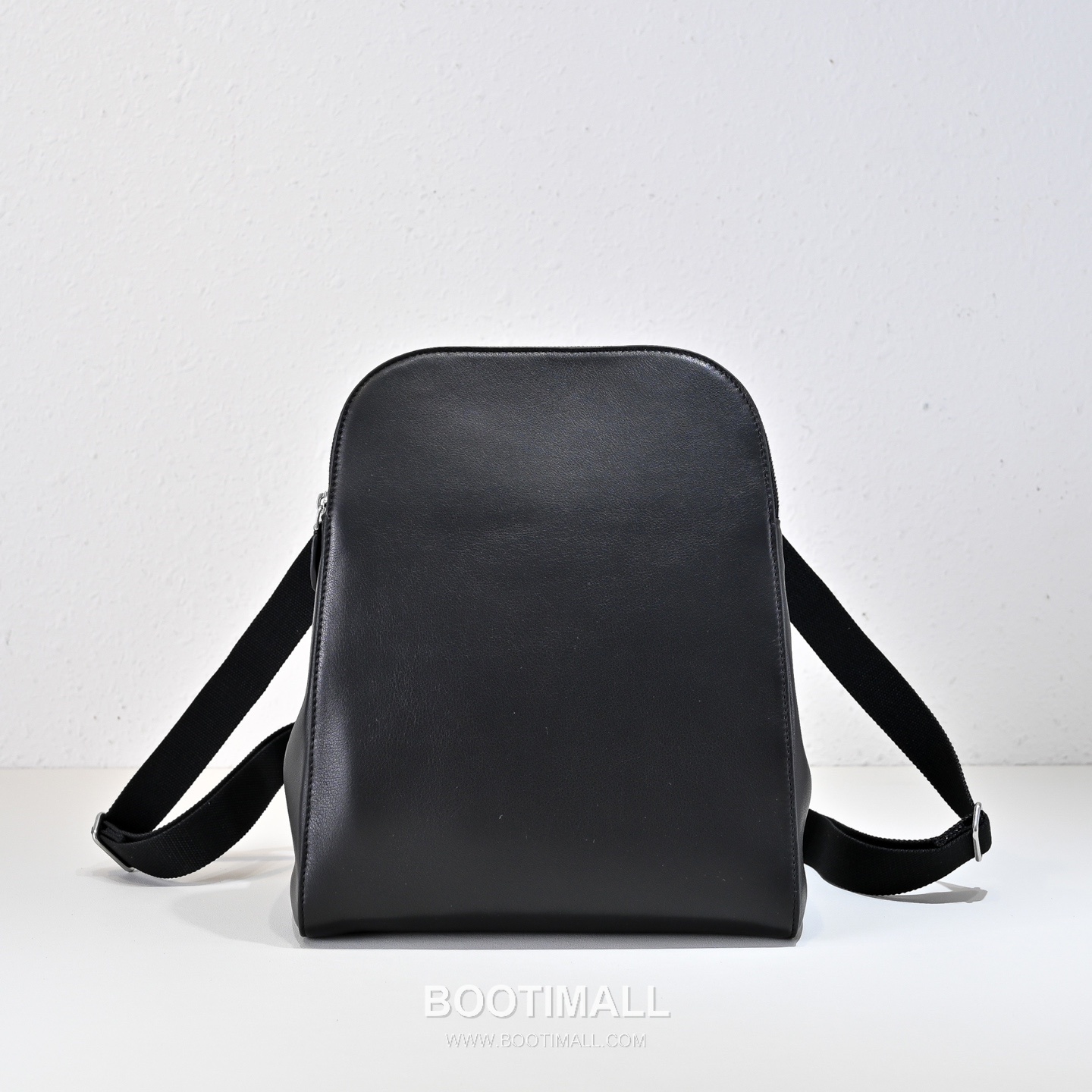 The Row Harper Saddle Calfskin Backpack with Double Layer Detail 더로우 하퍼 새들 카프스킨 더블 레이어 백팩 21cm 1