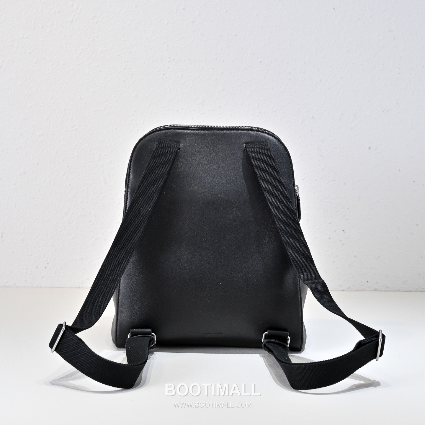 The Row Harper Saddle Calfskin Backpack with Double Layer Detail 더로우 하퍼 새들 카프스킨 더블 레이어 백팩 21cm 2
