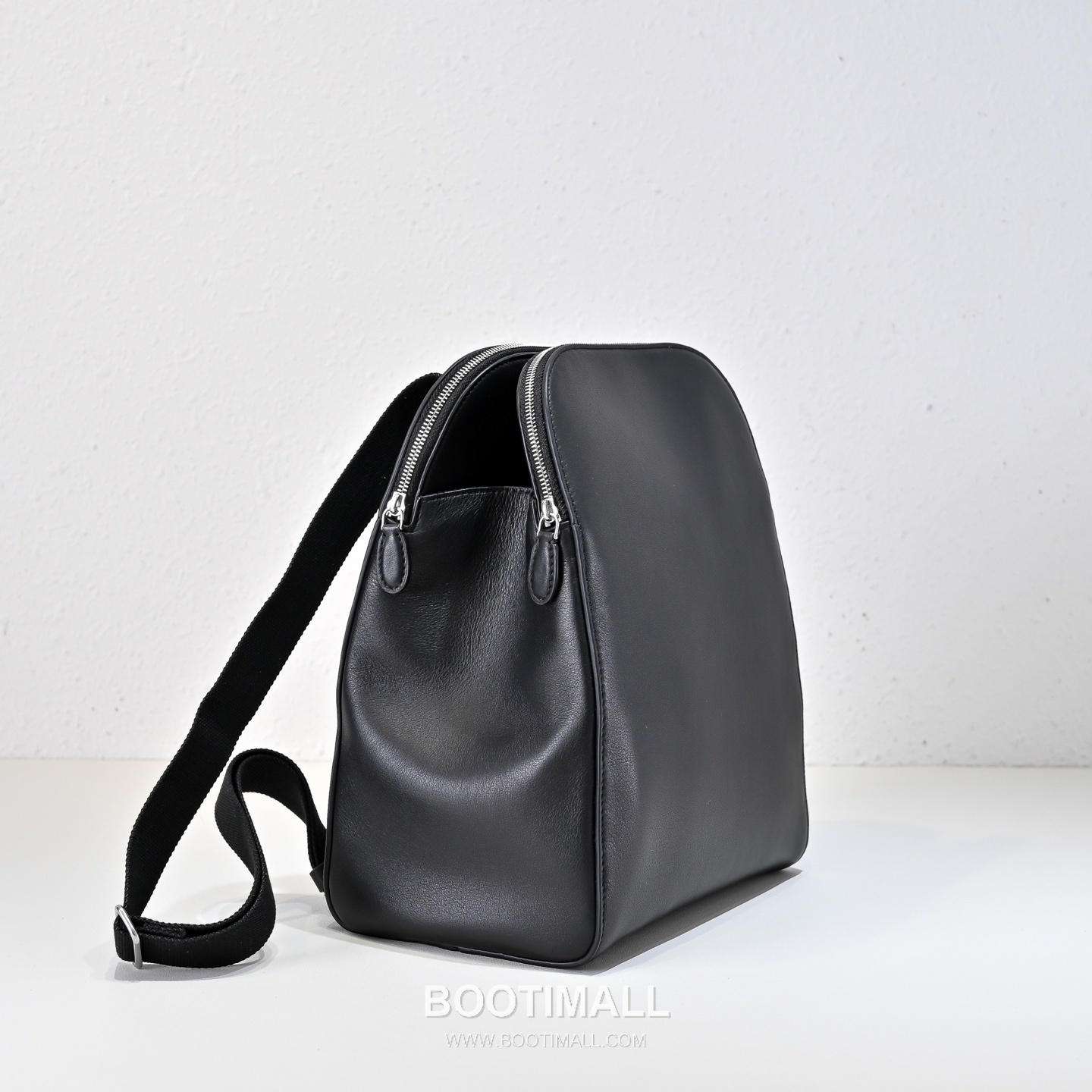The Row Harper Saddle Calfskin Backpack with Double Layer Detail 더로우 하퍼 새들 카프스킨 더블 레이어 백팩 21cm 3