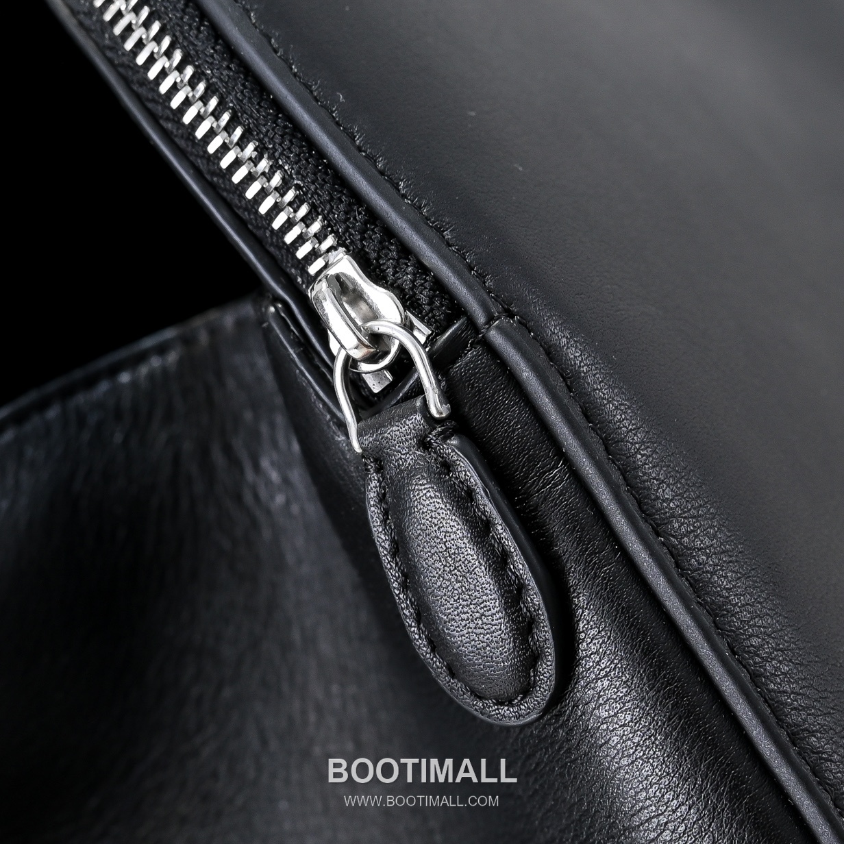 The Row Harper Saddle Calfskin Backpack with Double Layer Detail 더로우 하퍼 새들 카프스킨 더블 레이어 백팩 21cm 8