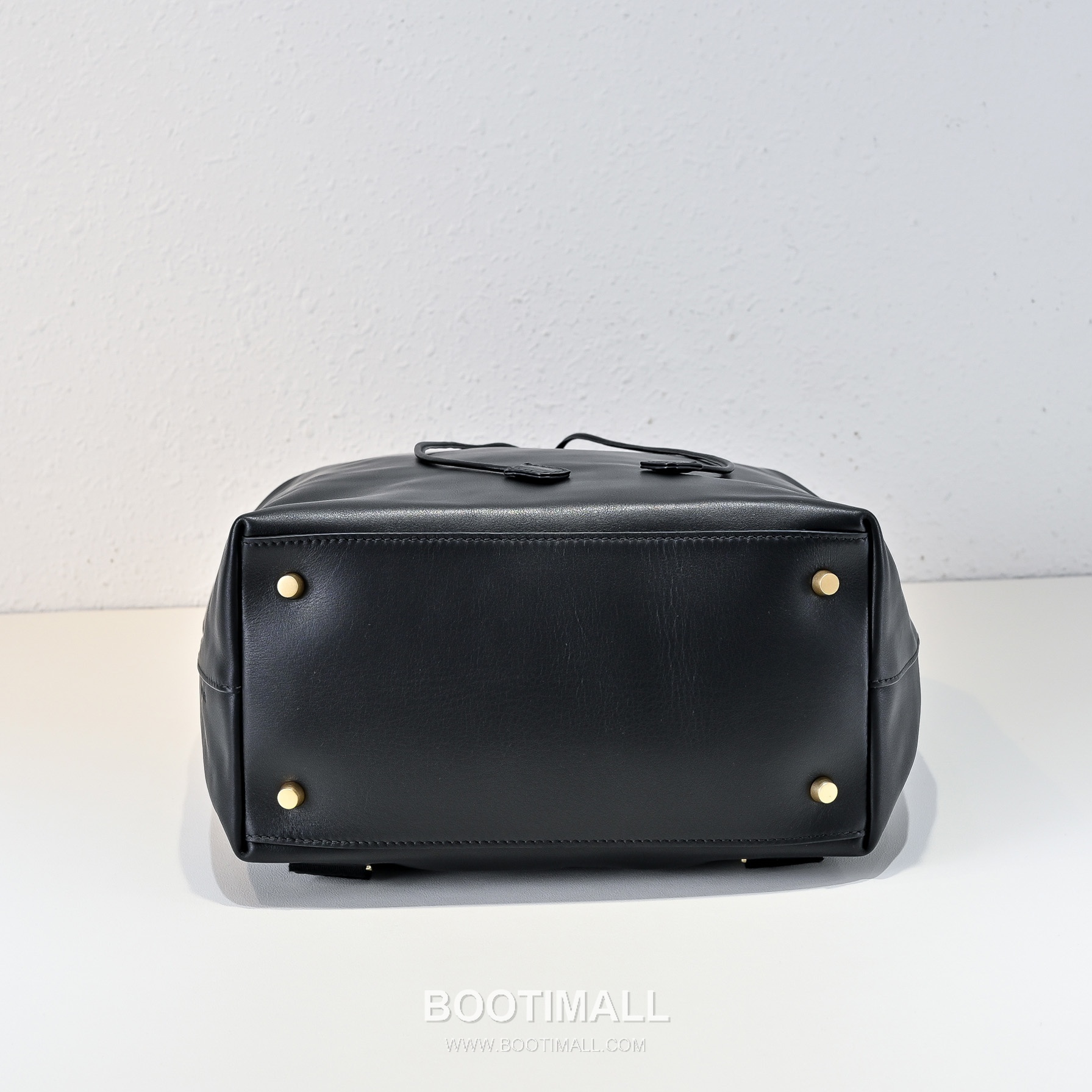 The Row Calfskin Backpack with Large Capacity Detail 더로우 카프스킨 라지 캐파시티 백팩 27cm 9