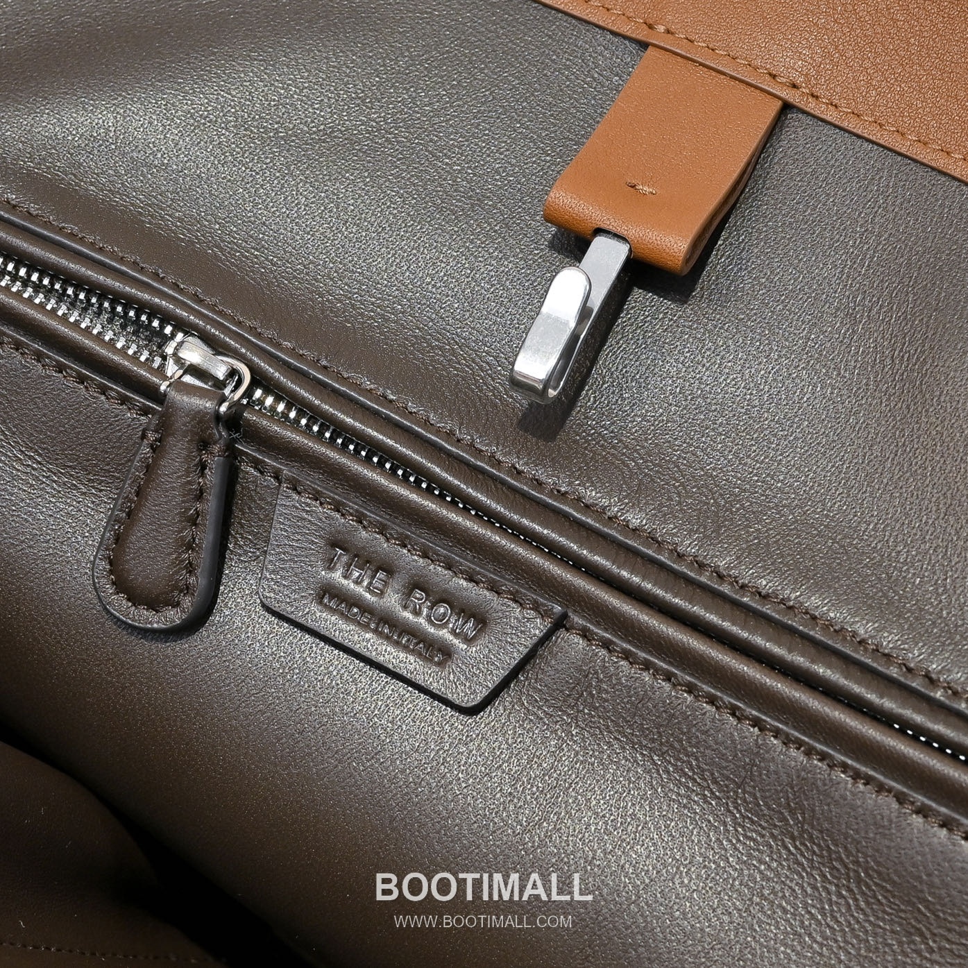 The Row Alger Calfskin Tote Bag with Curved Body and Long Handle Detail 더로우 알제르 카프스킨 커브드 바디 롱핸들 토트백 43cm 7