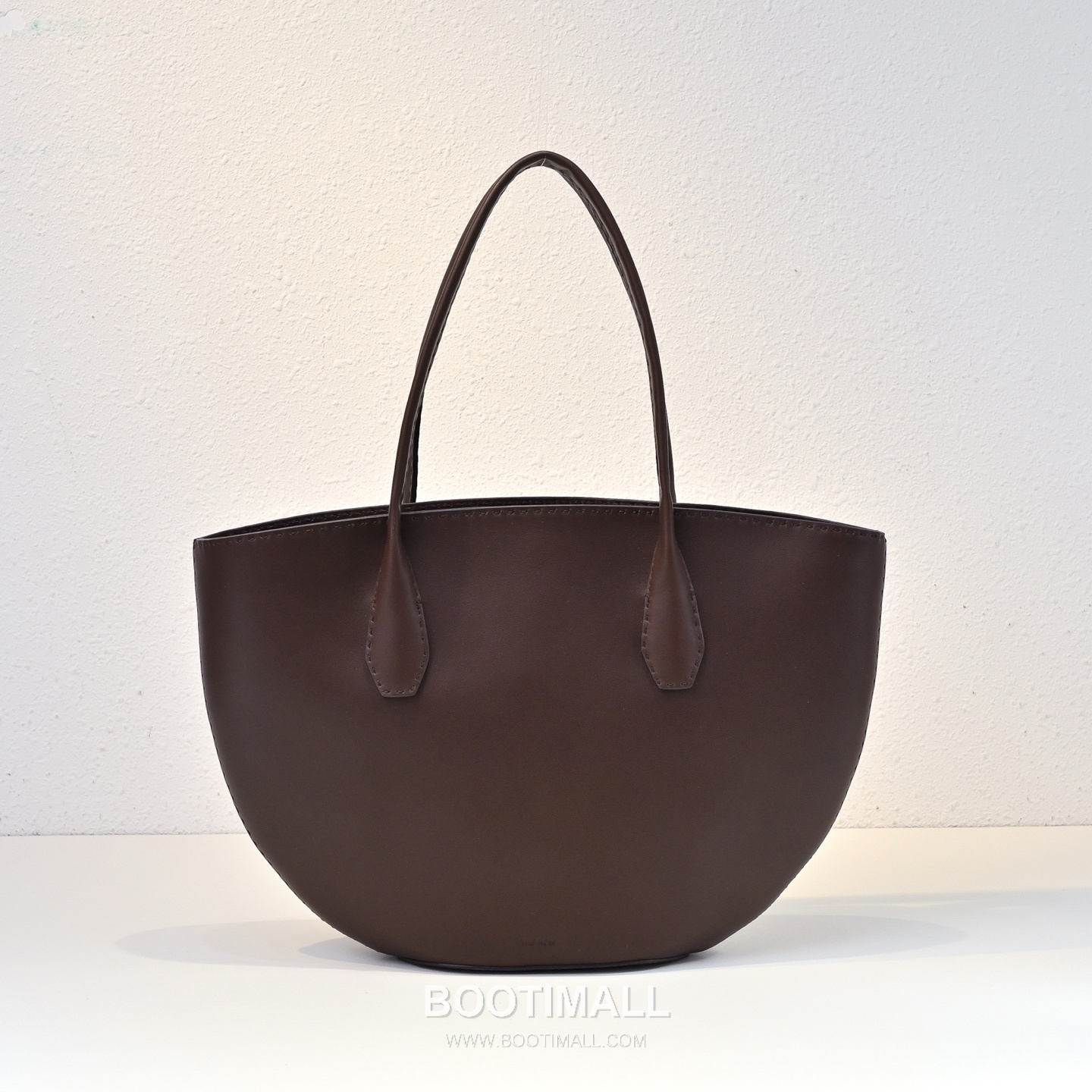 The Row Alger Calfskin Tote Bag with Curved Body and Long Handle Detail 더로우 알제르 카프스킨 커브드 바디 롱핸들 토트백 43cm 1
