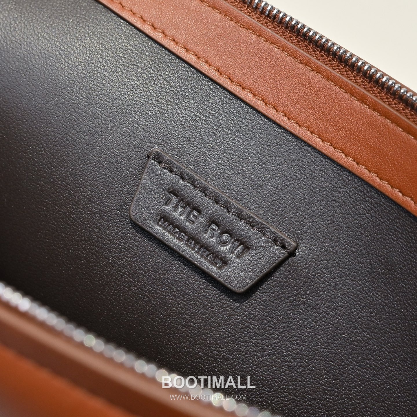 The Row Jouvette Calfskin Half Moon Crossbody Bag with Zip Closure Detail 더로우 주베트 카프스킨 하프문 지퍼 크로스백 36cm 7