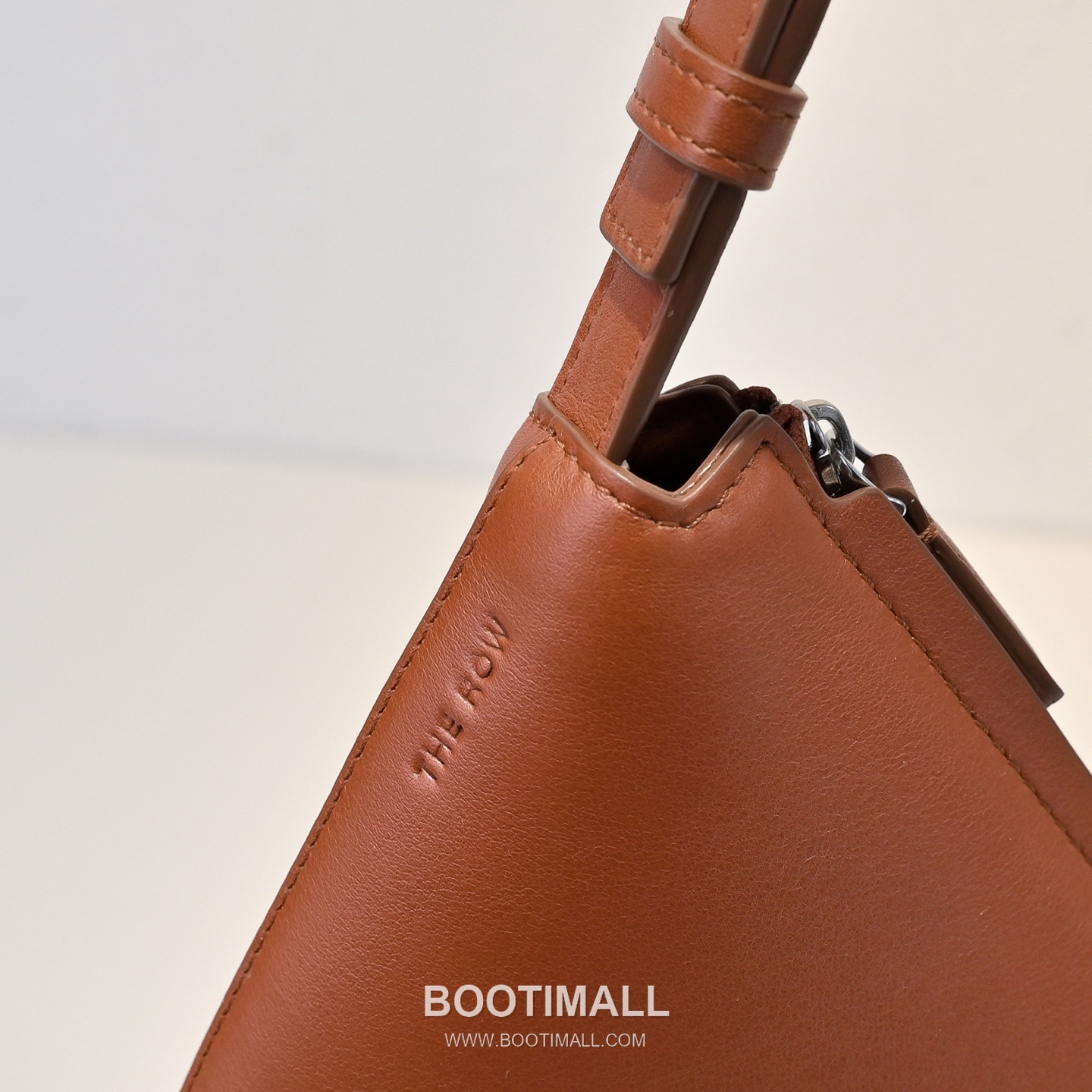 The Row Jouvette Calfskin Half Moon Crossbody Bag with Zip Closure Detail 더로우 주베트 카프스킨 하프문 지퍼 크로스백 36cm 8