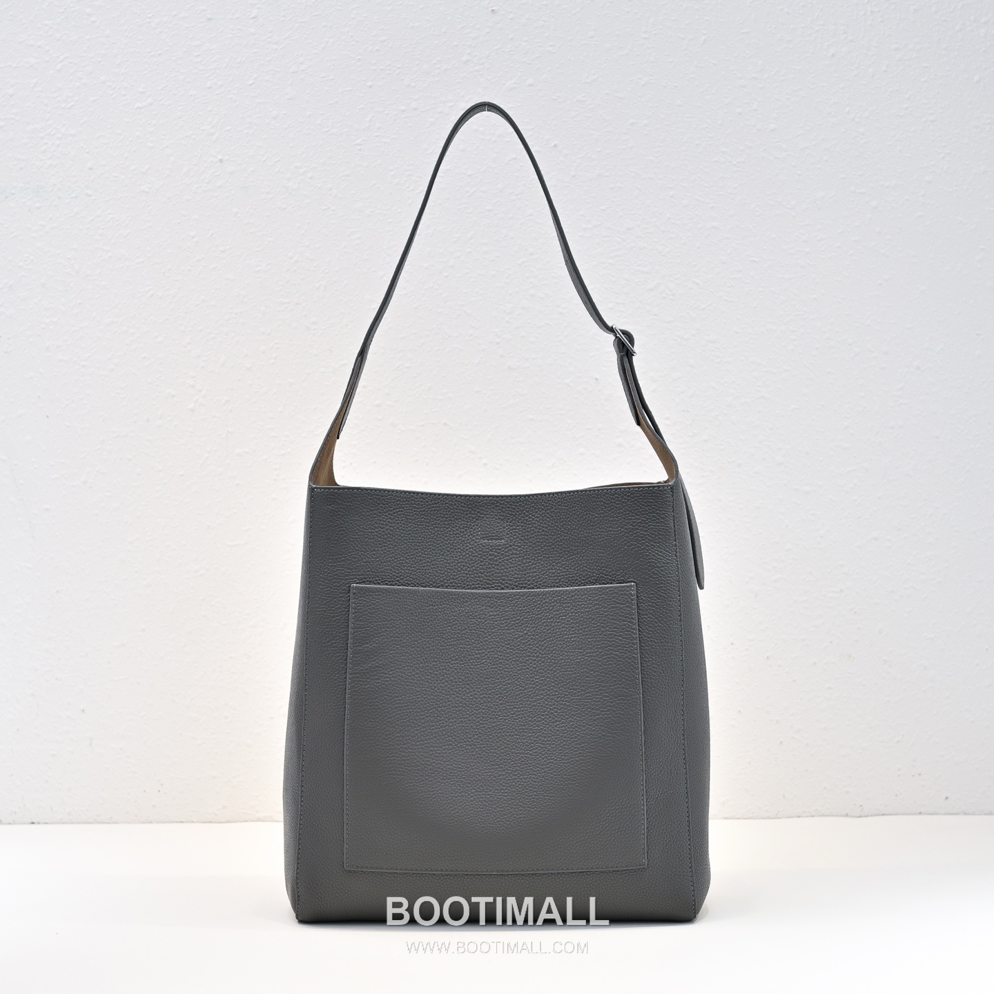 The Row Blake Pebbled Calfskin Hobo Bag with Side Pocket Detail 더로우 블레이크 페블드 카프스킨 사이드 포켓 호보백 31cm 2