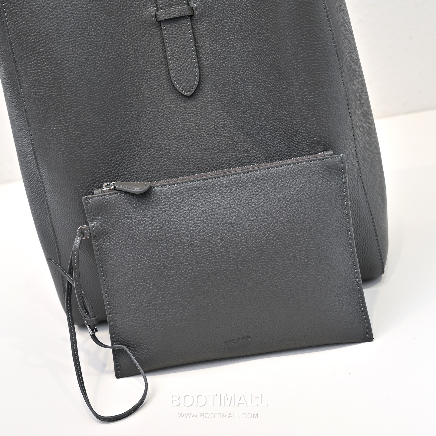 The Row Blake Pebbled Calfskin Hobo Bag with Side Pocket Detail 더로우 블레이크 페블드 카프스킨 사이드 포켓 호보백 31cm 4