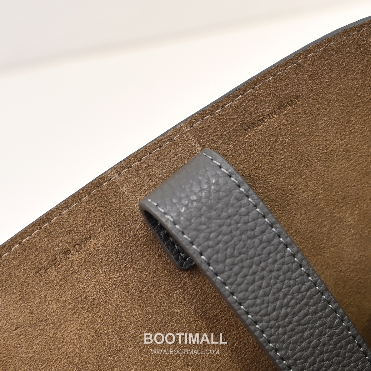 The Row Blake Pebbled Calfskin Hobo Bag with Side Pocket Detail 더로우 블레이크 페블드 카프스킨 사이드 포켓 호보백 31cm 7