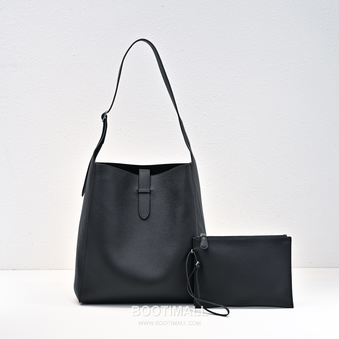 The Row Blake Pebbled Calfskin Hobo Bag with Side Pocket Detail 더로우 블레이크 페블드 카프스킨 사이드 포켓 호보백 31cm 1