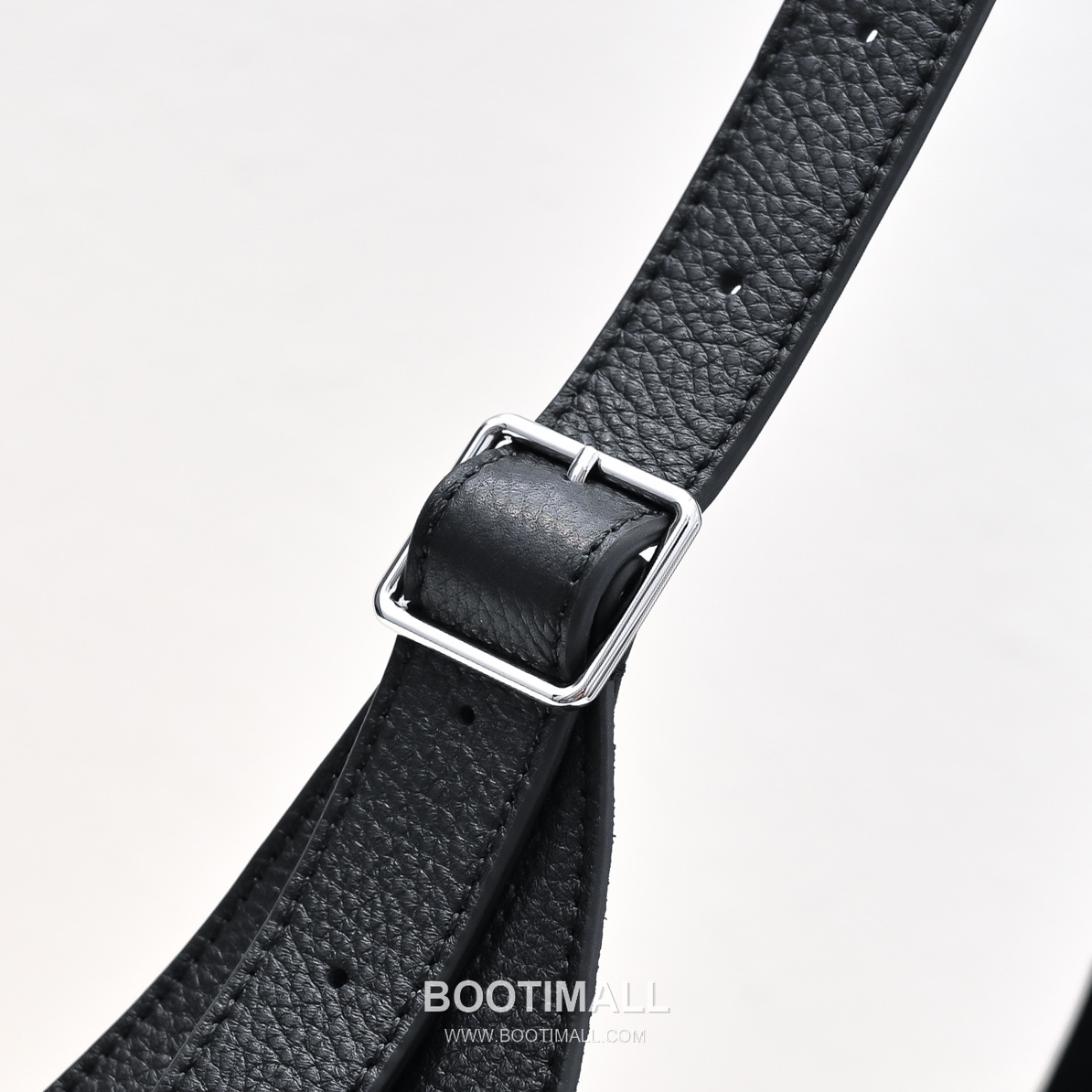 The Row Blake Pebbled Calfskin Hobo Bag with Side Pocket Detail 더로우 블레이크 페블드 카프스킨 사이드 포켓 호보백 31cm 4