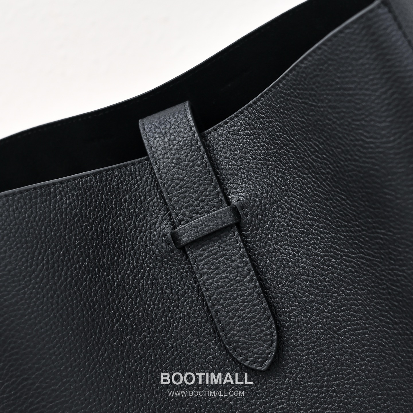 The Row Blake Pebbled Calfskin Hobo Bag with Side Pocket Detail 더로우 블레이크 페블드 카프스킨 사이드 포켓 호보백 31cm 5