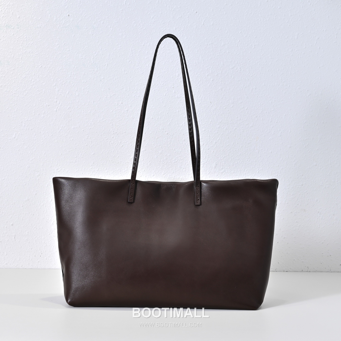The Row Nuance Lambskin Tote Bag with External Stitch Detail 더로우 뉴앙스 램스킨 외부 스티치 토트백 47cm 1