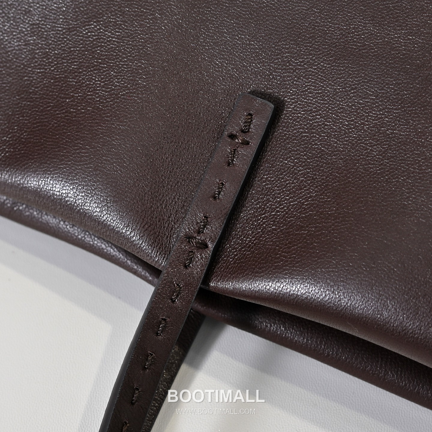 The Row Nuance Lambskin Tote Bag with External Stitch Detail 더로우 뉴앙스 램스킨 외부 스티치 토트백 47cm 5