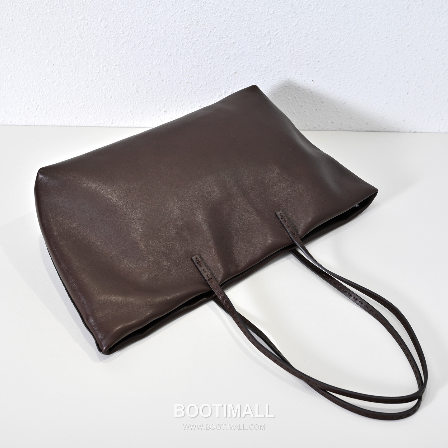 The Row Nuance Lambskin Tote Bag with External Stitch Detail 더로우 뉴앙스 램스킨 외부 스티치 토트백 47cm 6