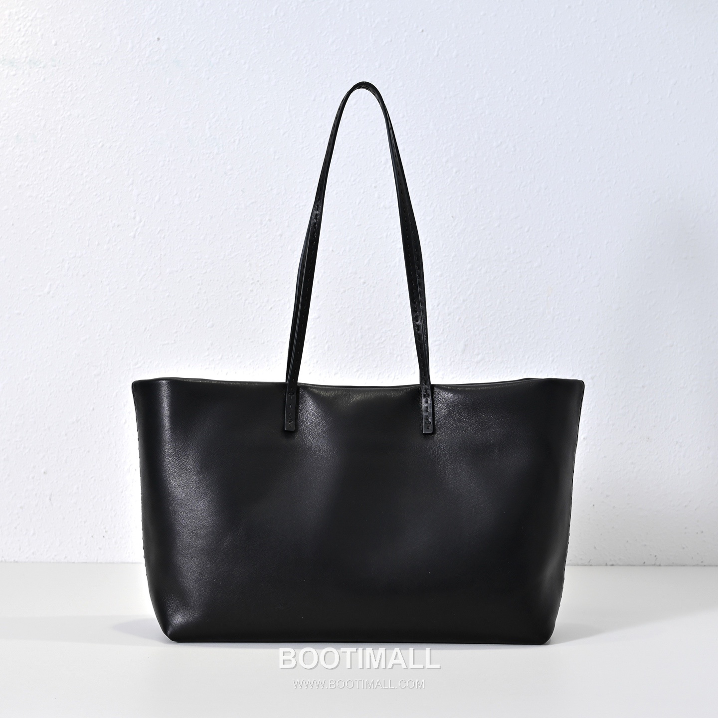 The Row Nuance Lambskin Tote Bag with External Stitch Detail 더로우 뉴앙스 램스킨 외부 스티치 토트백 47cm 1