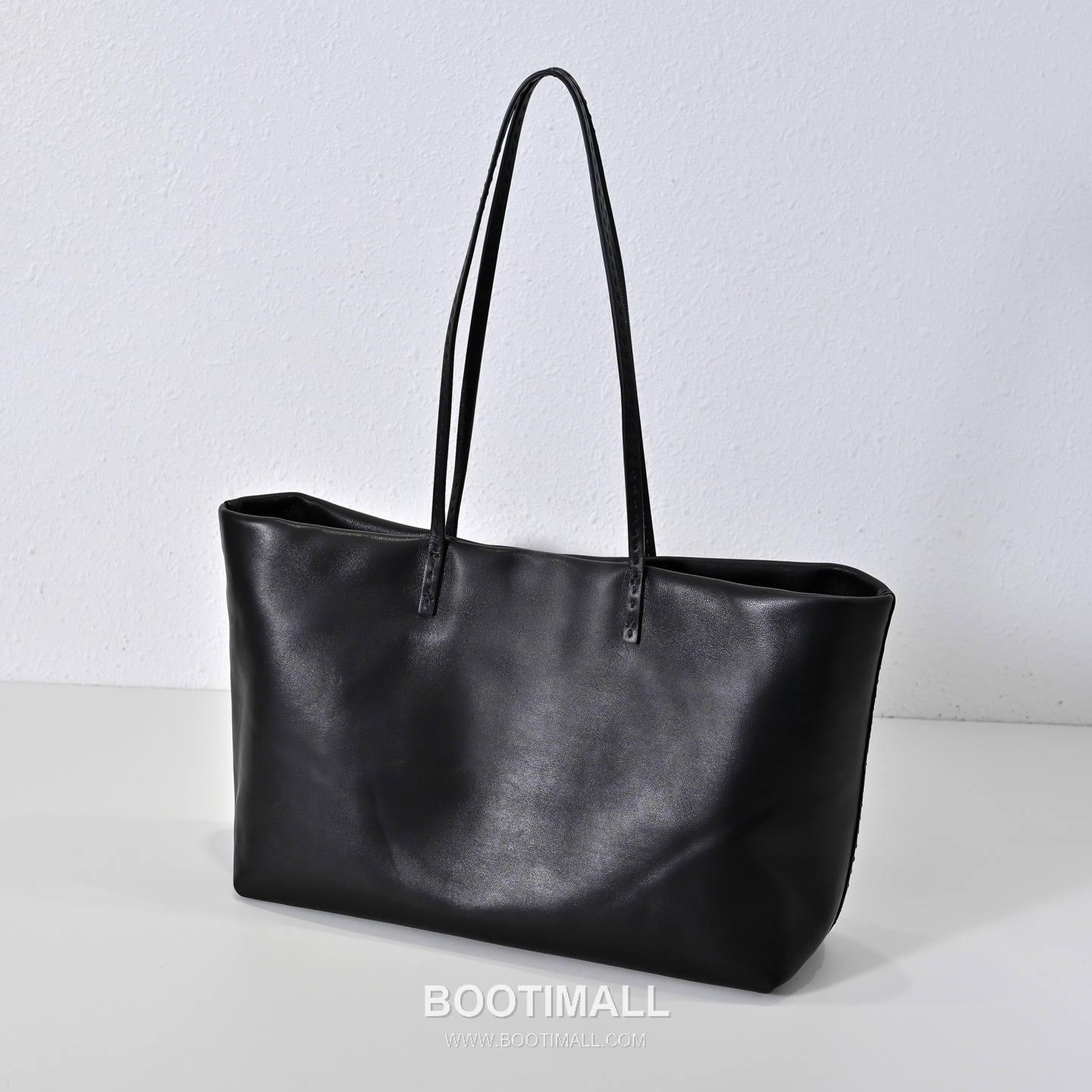 The Row Nuance Lambskin Tote Bag with External Stitch Detail 더로우 뉴앙스 램스킨 외부 스티치 토트백 47cm 3