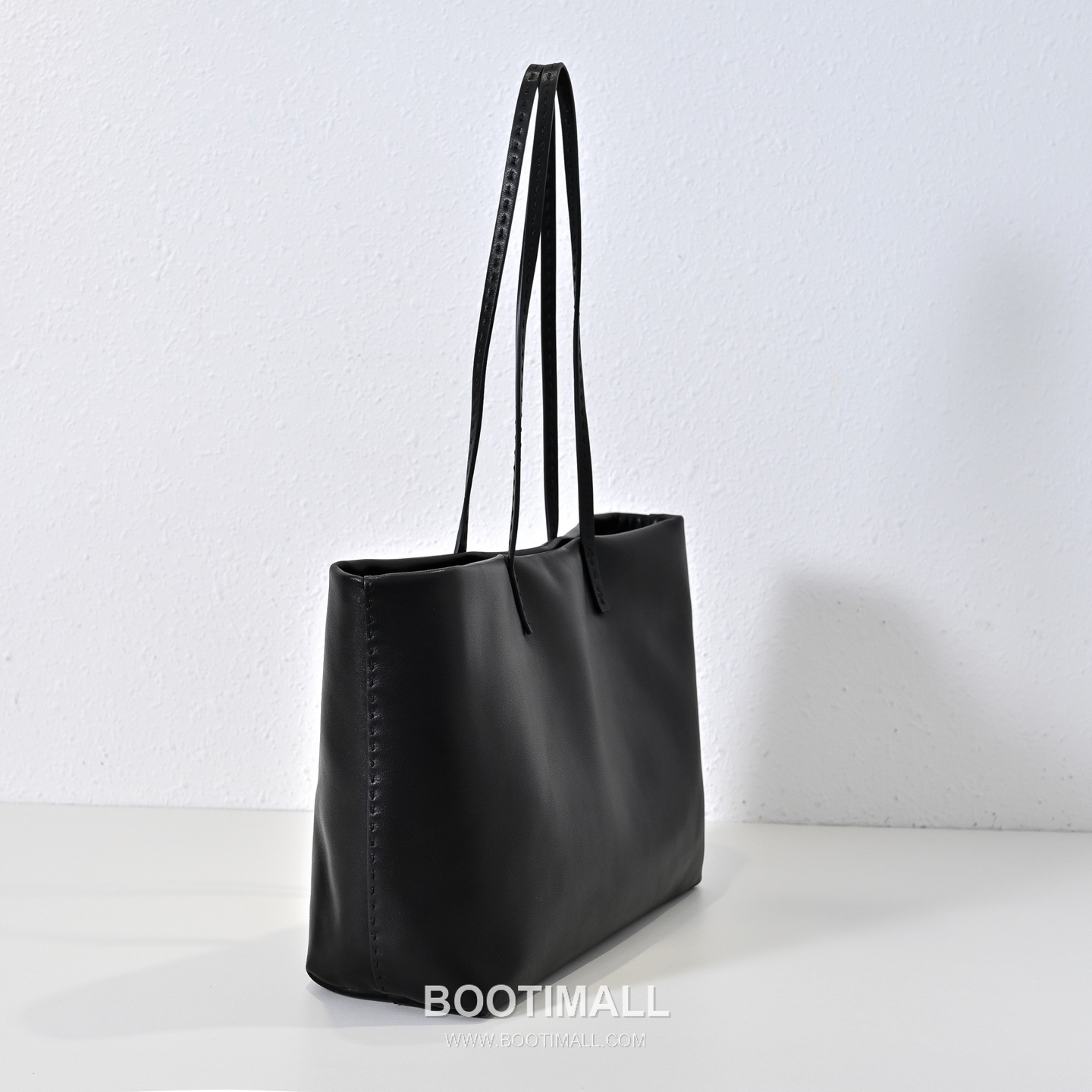 The Row Nuance Lambskin Tote Bag with External Stitch Detail 더로우 뉴앙스 램스킨 외부 스티치 토트백 47cm 4