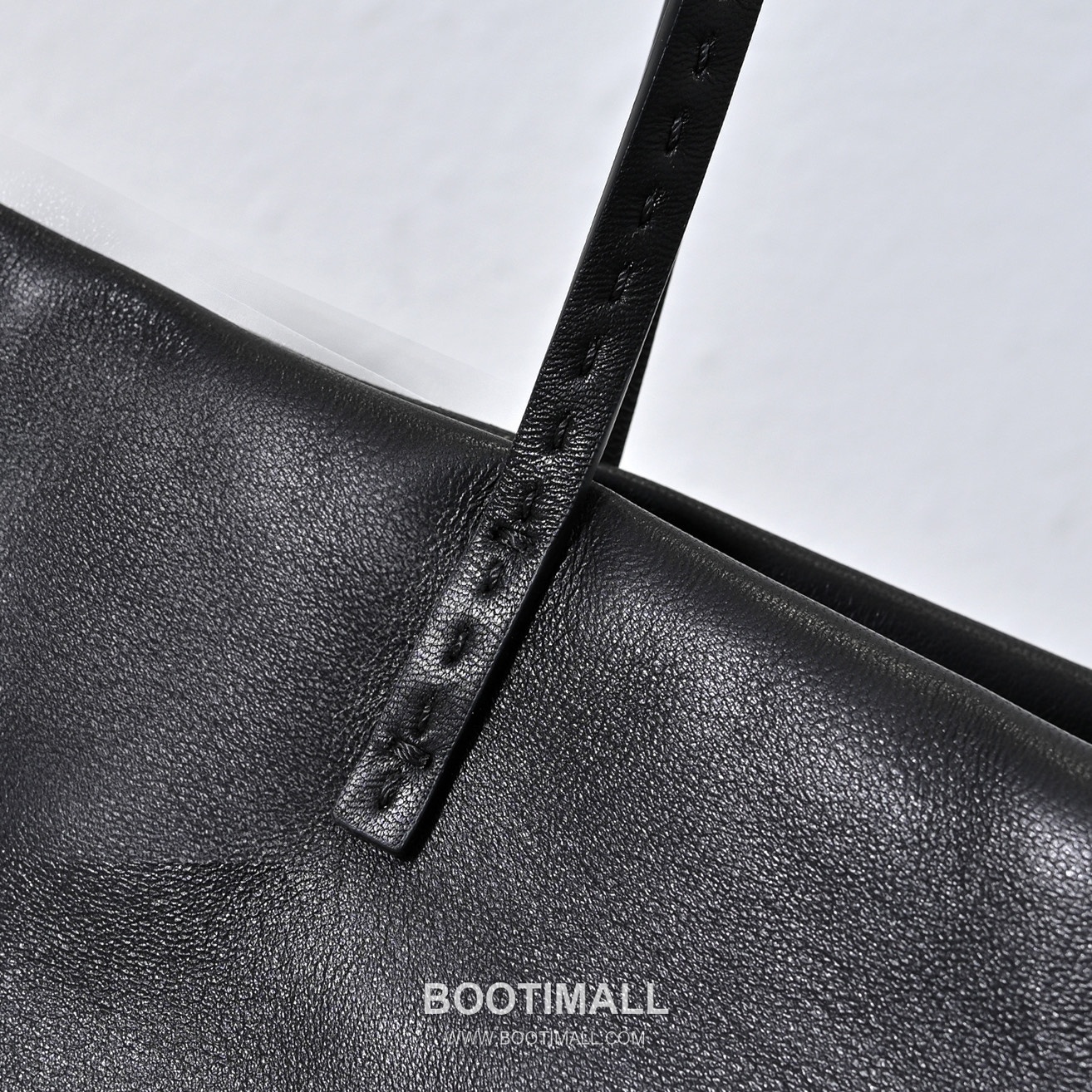 The Row Nuance Lambskin Tote Bag with External Stitch Detail 더로우 뉴앙스 램스킨 외부 스티치 토트백 47cm 5