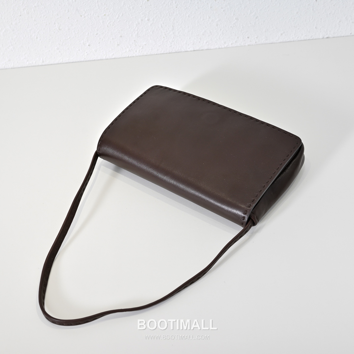 The Row Nuance Lambskin Tote Bag with External Stitch Detail 더로우 뉴앙스 램스킨 외부 스티치 토트백 29cm 4