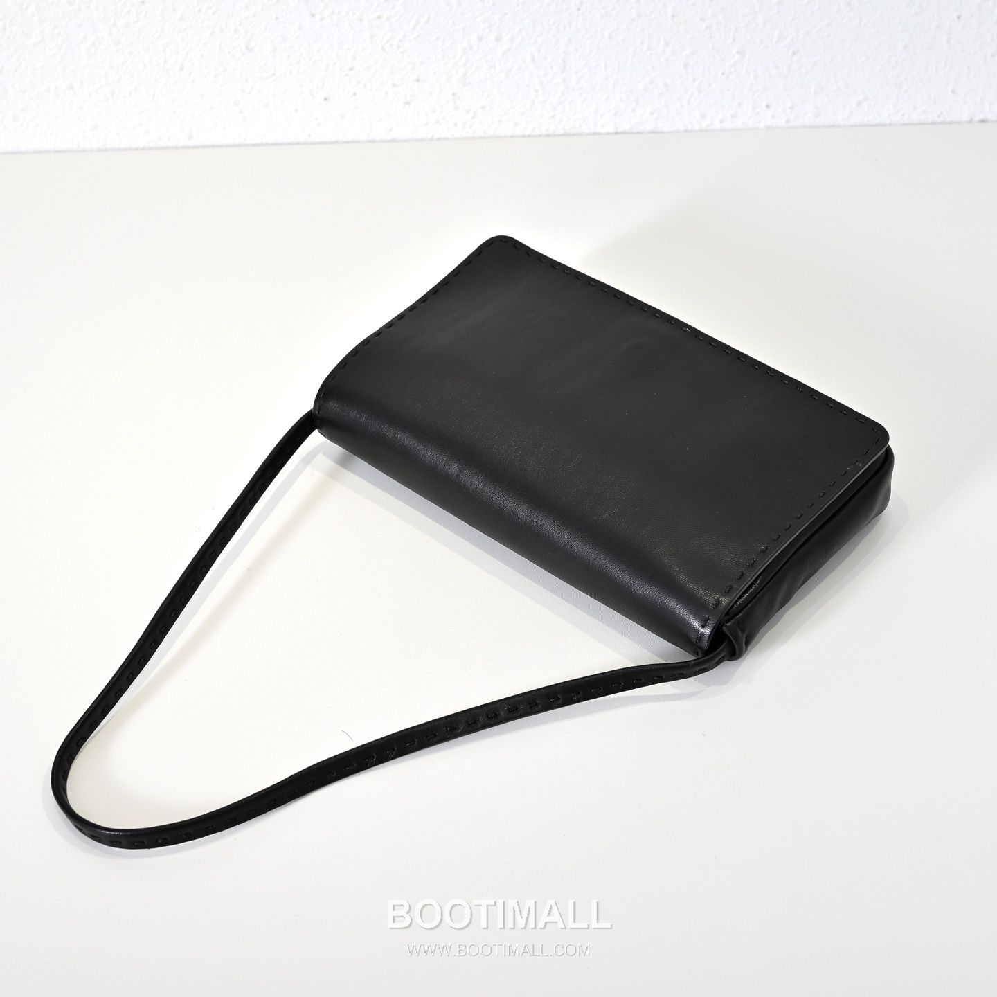 The Row Nuance Lambskin Tote Bag with External Stitch Detail 더로우 뉴앙스 램스킨 외부 스티치 토트백 29cm 4