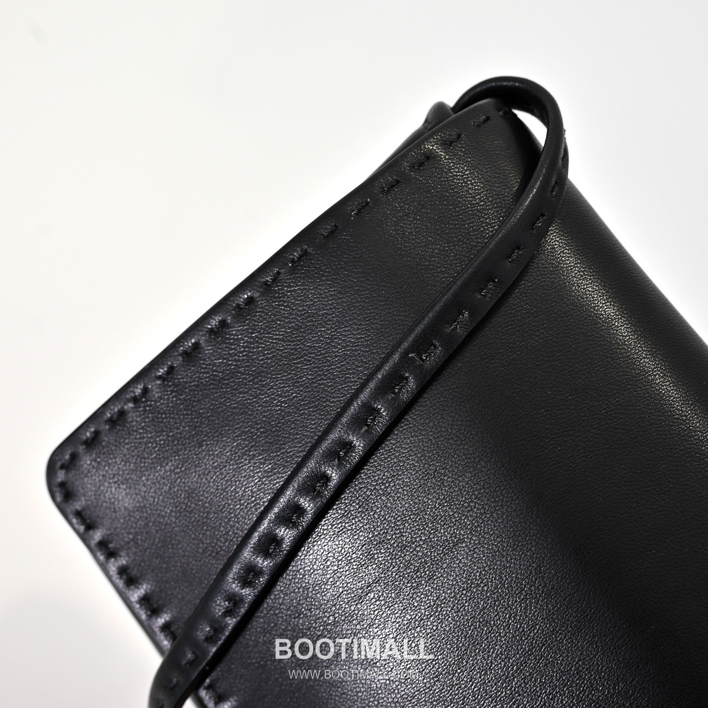 The Row Nuance Lambskin Tote Bag with External Stitch Detail 더로우 뉴앙스 램스킨 외부 스티치 토트백 29cm 5