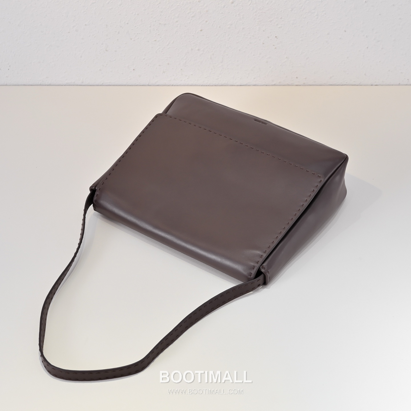 The Row Lambskin Tote Bag with Hand Stitch Detail 더로우 램스킨 핸드 스티치 토트백 29cm 4