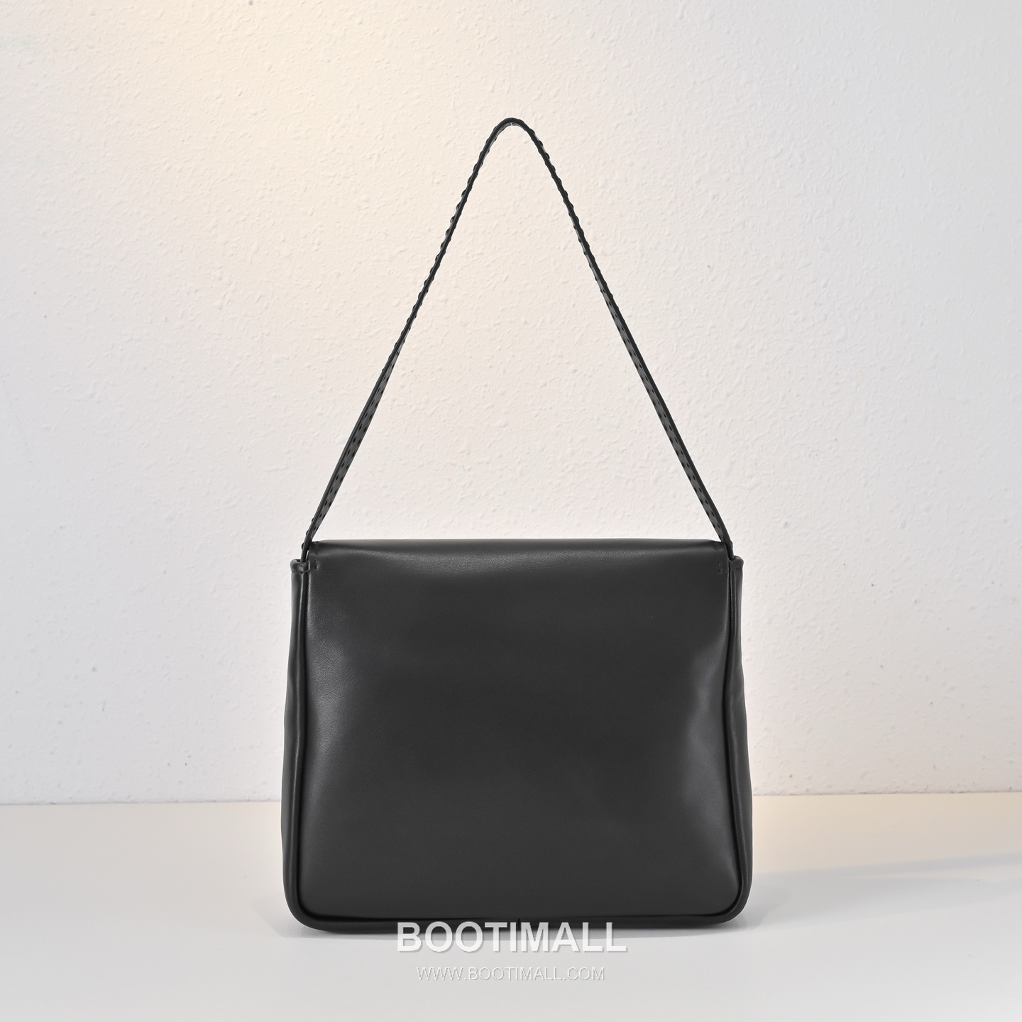 The Row Lambskin Tote Bag with Hand Stitch Detail 더로우 램스킨 핸드 스티치 토트백 29cm 2