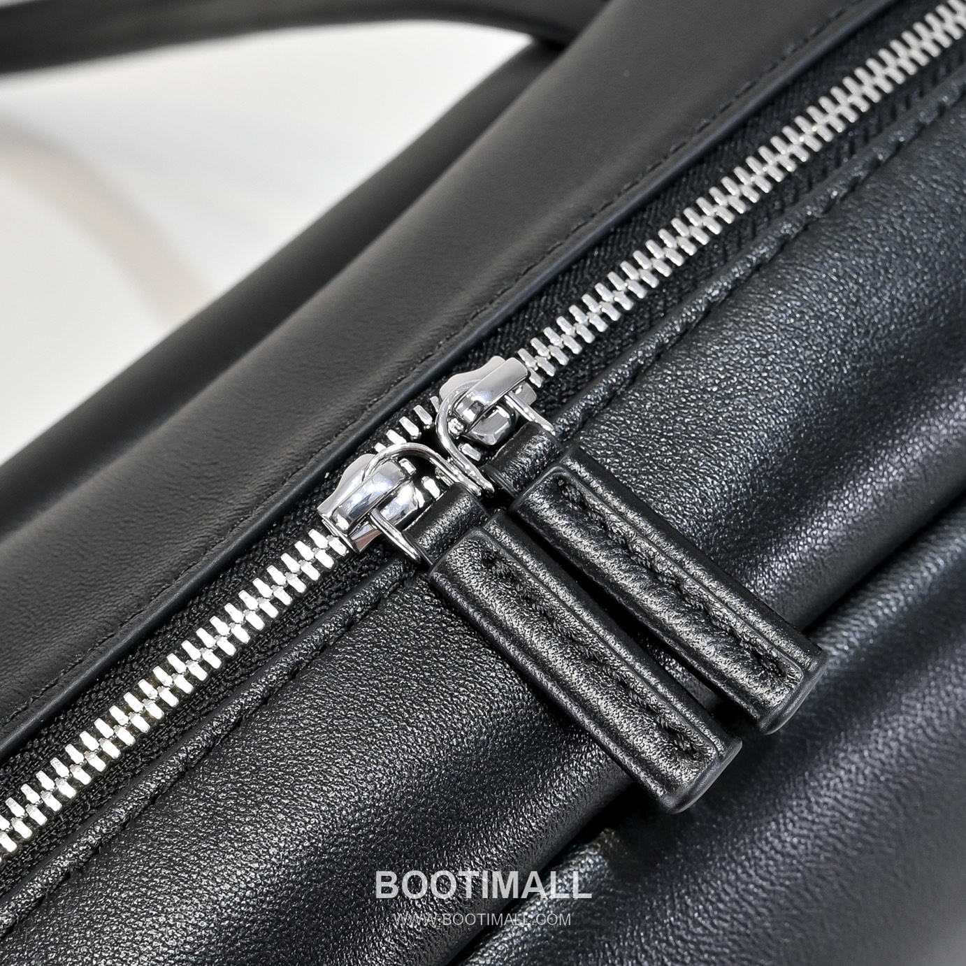 The Row Astra Lambskin Bowling Bag with Long Handle Detail 더로우 아스트라 램스킨 롱핸들 보울링 숄더백 30cm 4