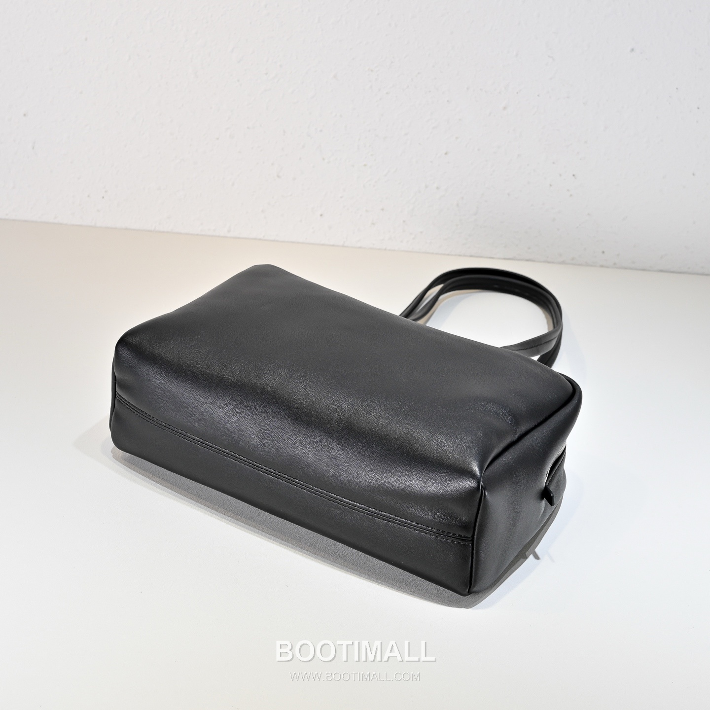 The Row Astra Lambskin Bowling Bag with Long Handle Detail 더로우 아스트라 램스킨 롱핸들 보울링 숄더백 30cm 6