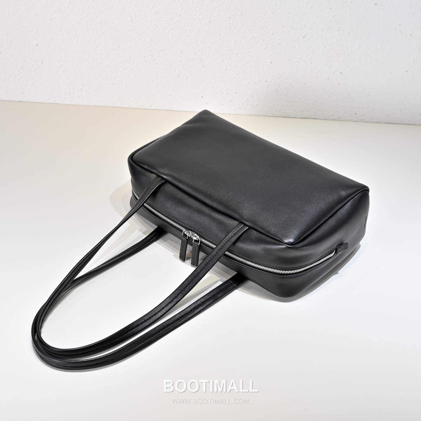 The Row Astra Lambskin Bowling Bag with Long Handle Detail 더로우 아스트라 램스킨 롱핸들 보울링 숄더백 30cm 7