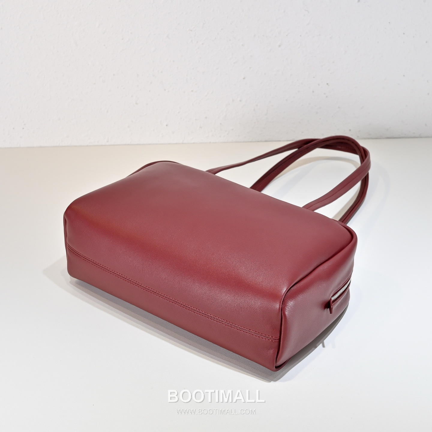 The Row Astra Lambskin Bowling Bag with Long Handle Detail 더로우 아스트라 램스킨 롱핸들 보울링 숄더백 30cm 4
