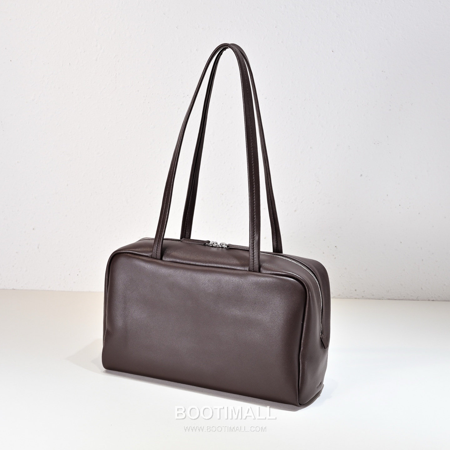 The Row Astra Lambskin Bowling Bag with Long Handle Detail 더로우 아스트라 램스킨 롱핸들 보울링 숄더백 30cm 3