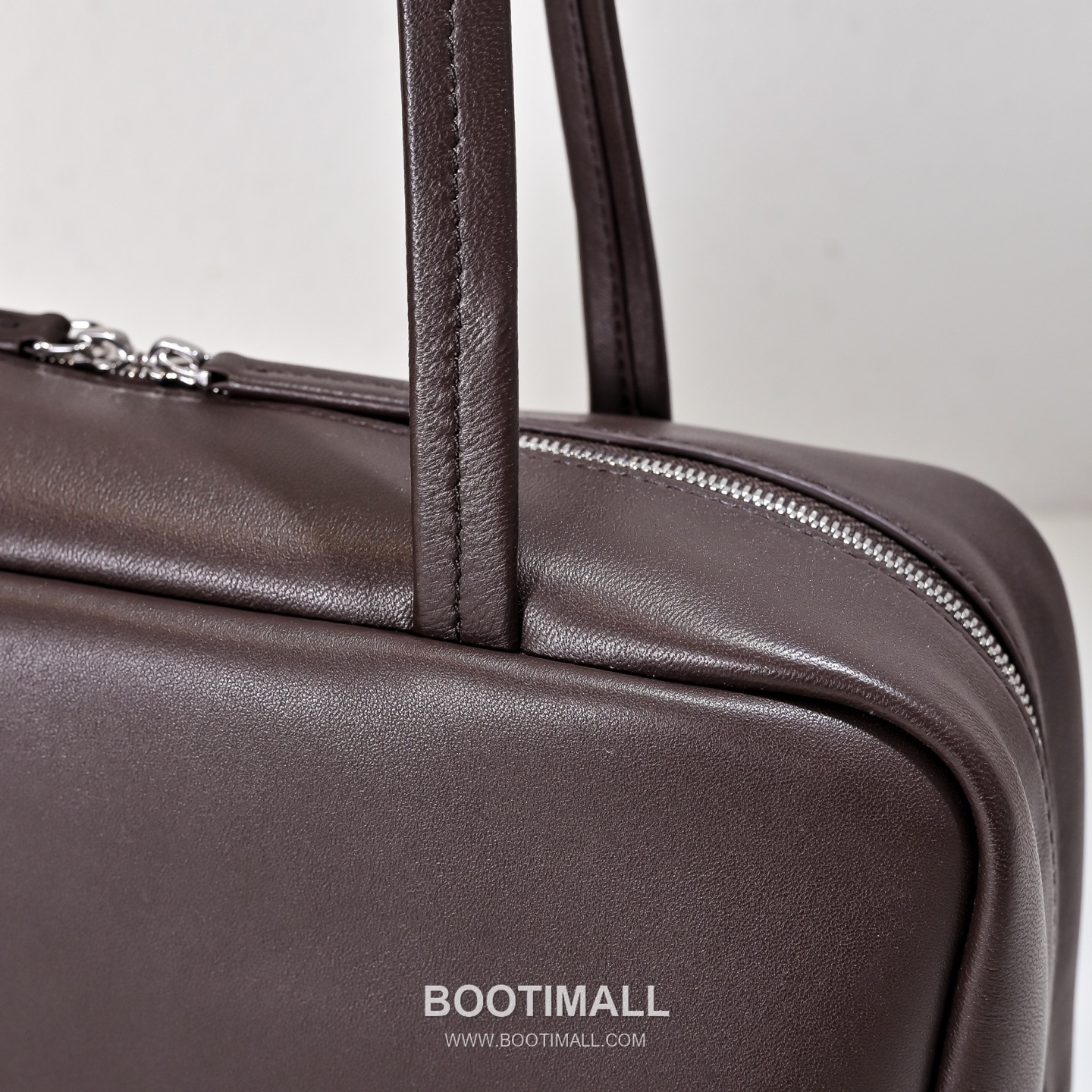The Row Astra Lambskin Bowling Bag with Long Handle Detail 더로우 아스트라 램스킨 롱핸들 보울링 숄더백 30cm 4
