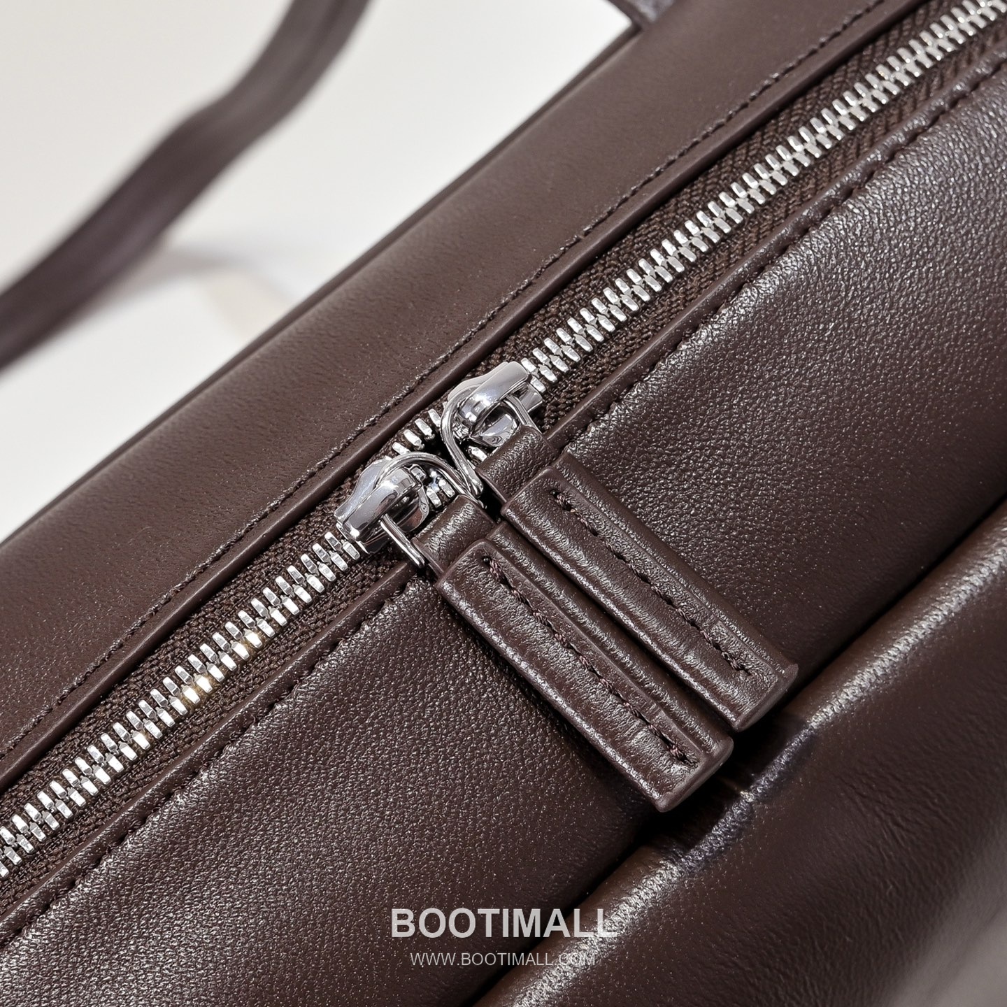 The Row Astra Lambskin Bowling Bag with Long Handle Detail 더로우 아스트라 램스킨 롱핸들 보울링 숄더백 30cm 6