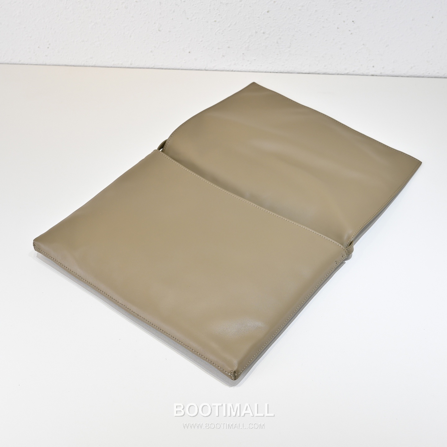 The Row Nan Lambskin Shoulder Bag with Flap Detail 더로우 난 램스킨 플랩 숄더 크로스백 31cm 8