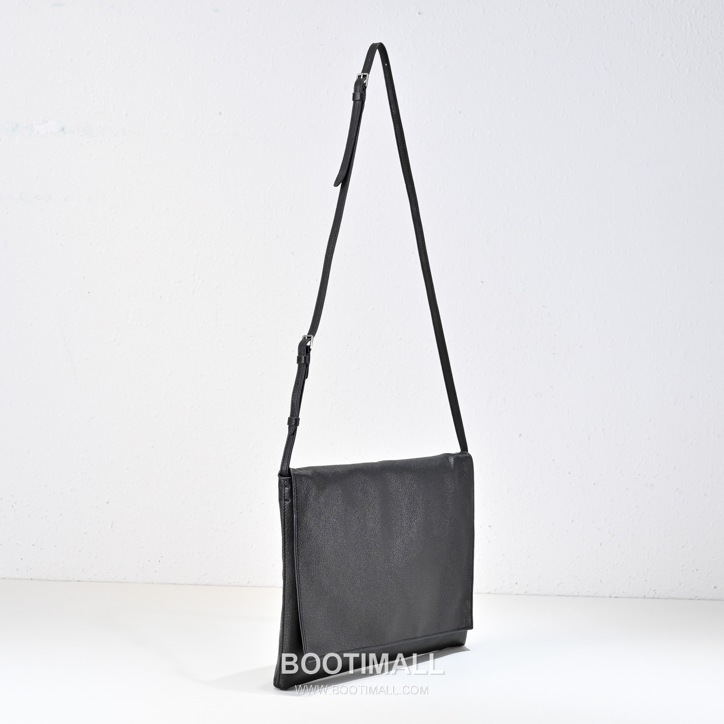 The Row Nan Lambskin Shoulder Bag with Flap Detail 더로우 난 램스킨 플랩 숄더 크로스백 31cm 3