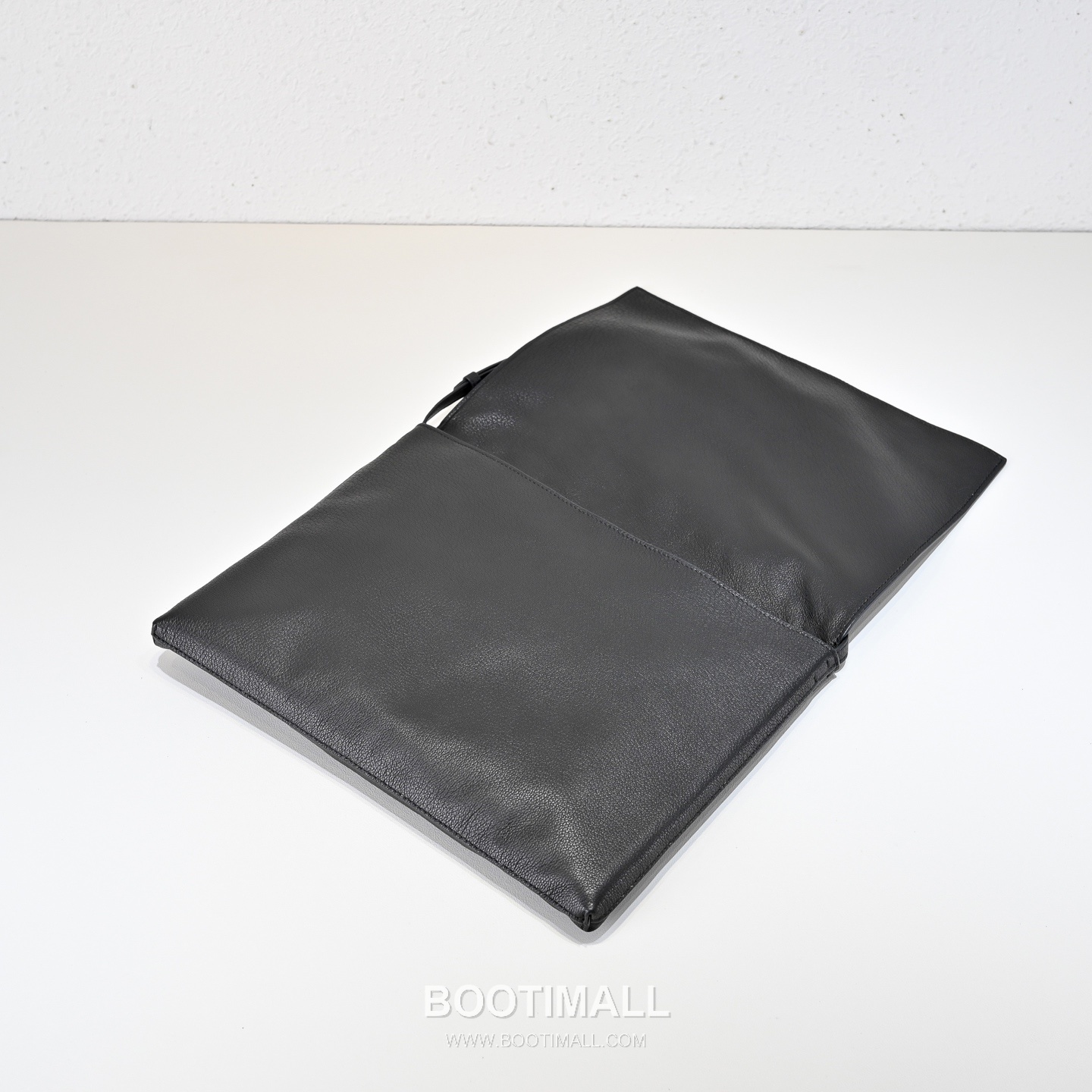 The Row Nan Lambskin Shoulder Bag with Flap Detail 더로우 난 램스킨 플랩 숄더 크로스백 31cm 4