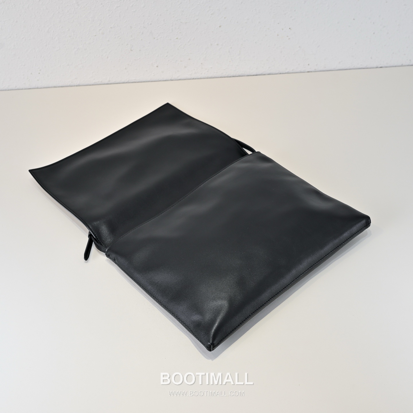 The Row Nan Lambskin Shoulder Bag with Flap Detail 더로우 난 램스킨 플랩 숄더 크로스백 31cm 5