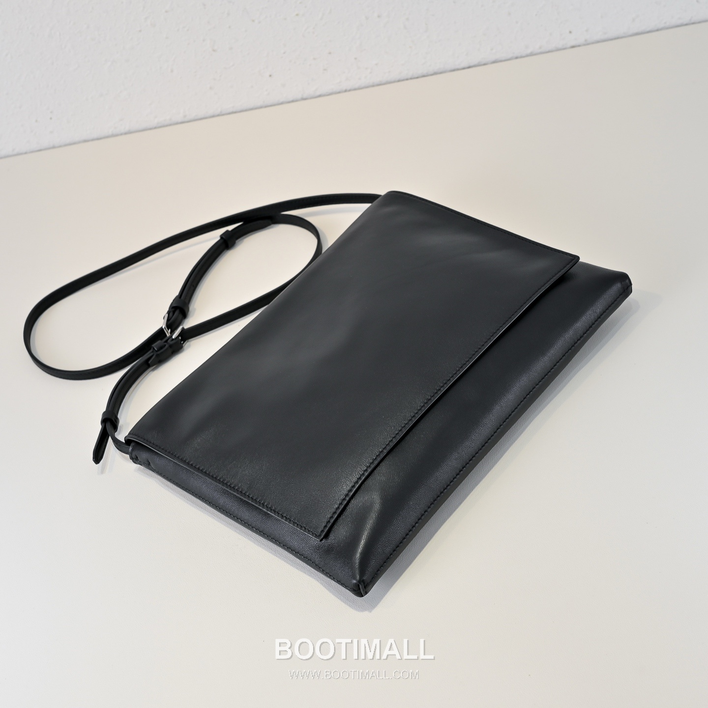 The Row Nan Lambskin Shoulder Bag with Flap Detail 더로우 난 램스킨 플랩 숄더 크로스백 31cm 7