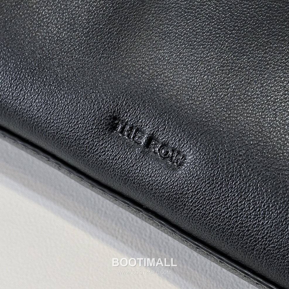 The Row Nan Lambskin Shoulder Bag with Flap Detail 더로우 난 램스킨 플랩 숄더 크로스백 31cm 8